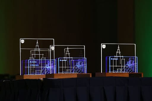 Gada balva enerģētikā trofeju foto 