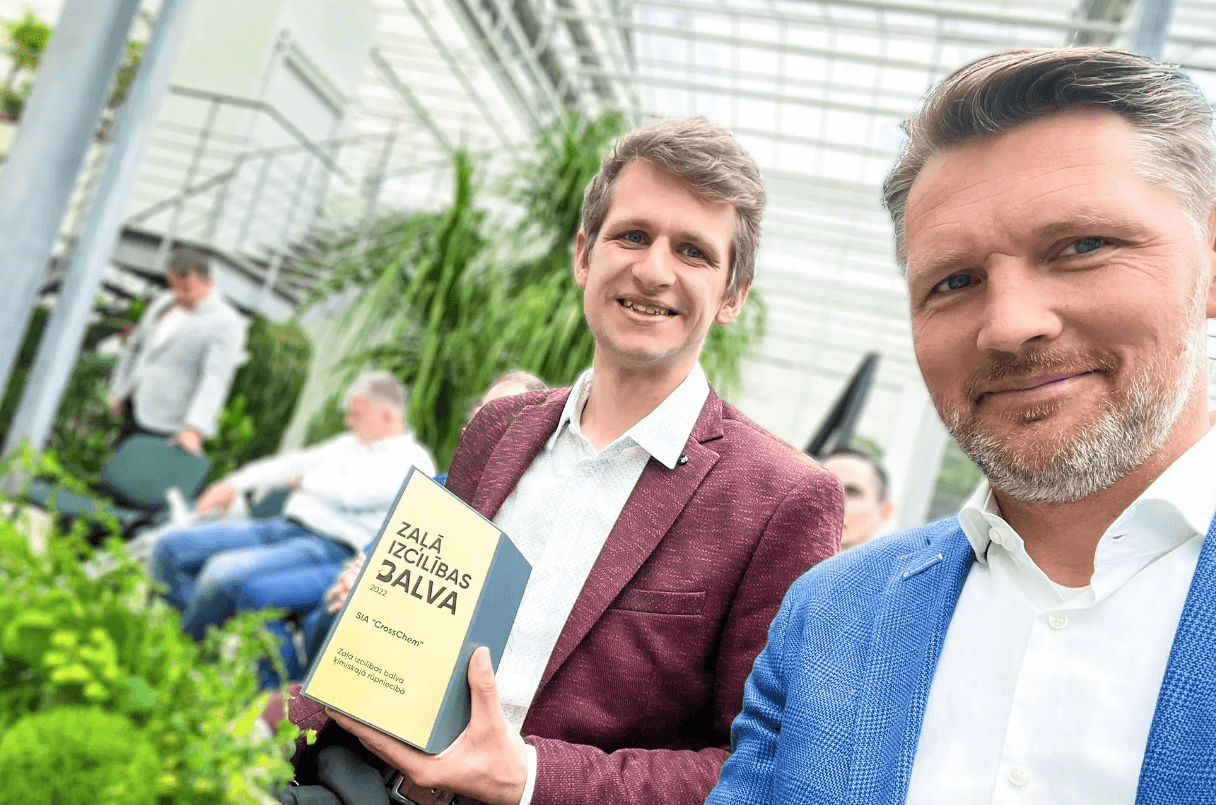 Uzņēmuma CrossChem pārstāvju foto