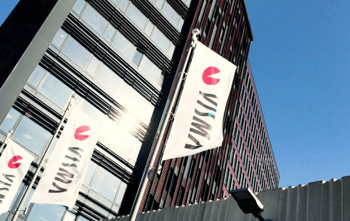 VISMA uzņēmuma karogu foto