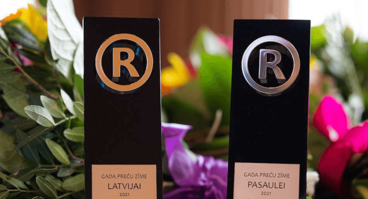 Gada preču zīme balvas statuete