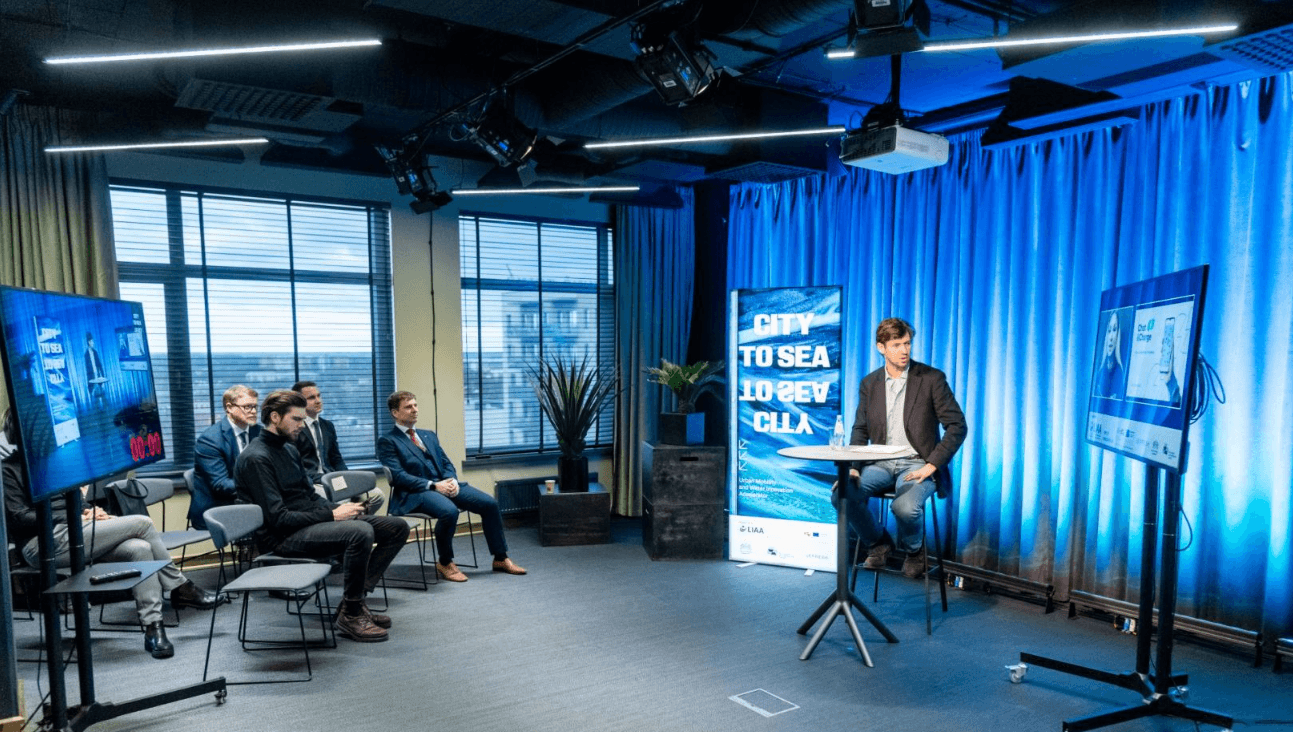 hakatona dalībnieku foto