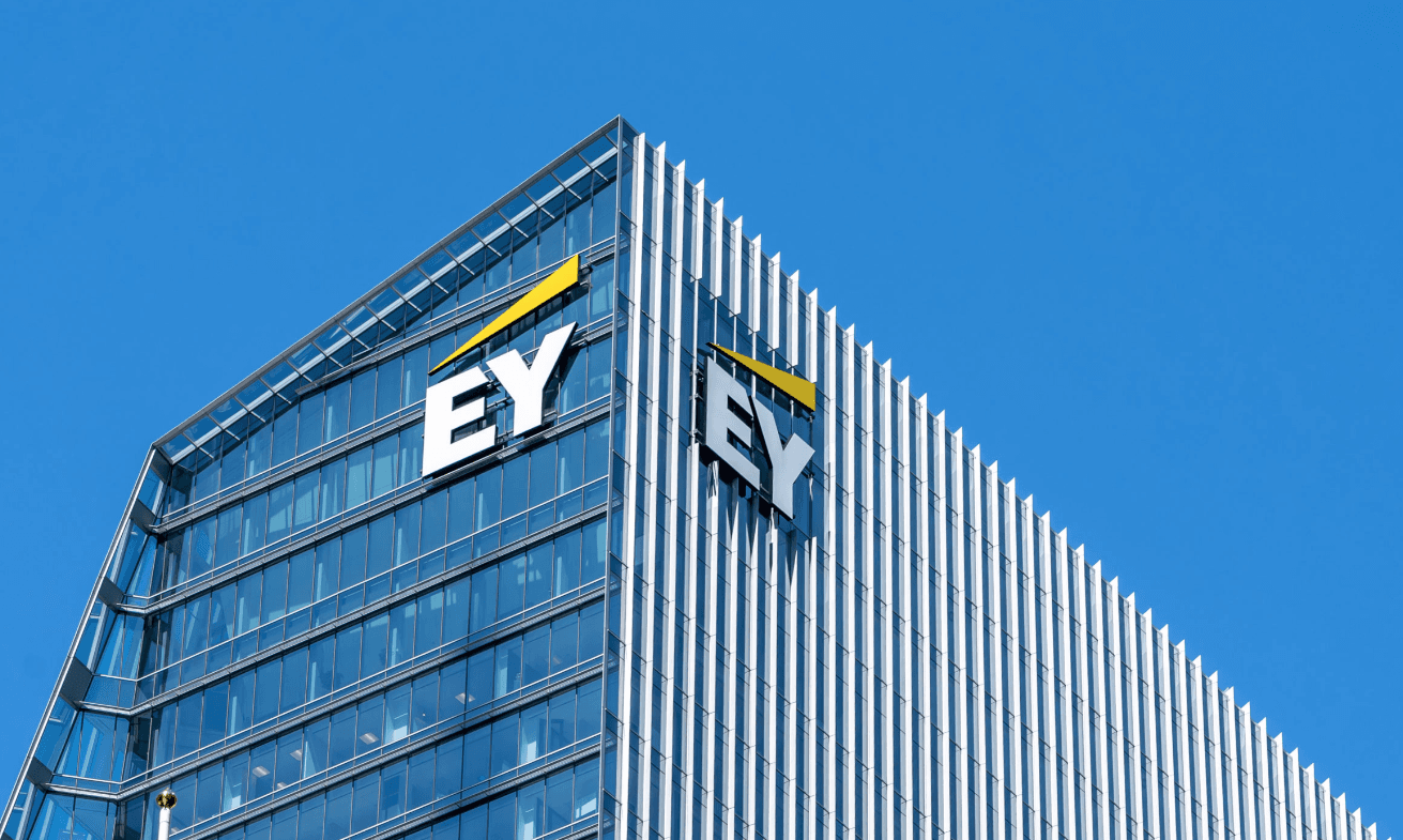 EY ēkas fasādes foto