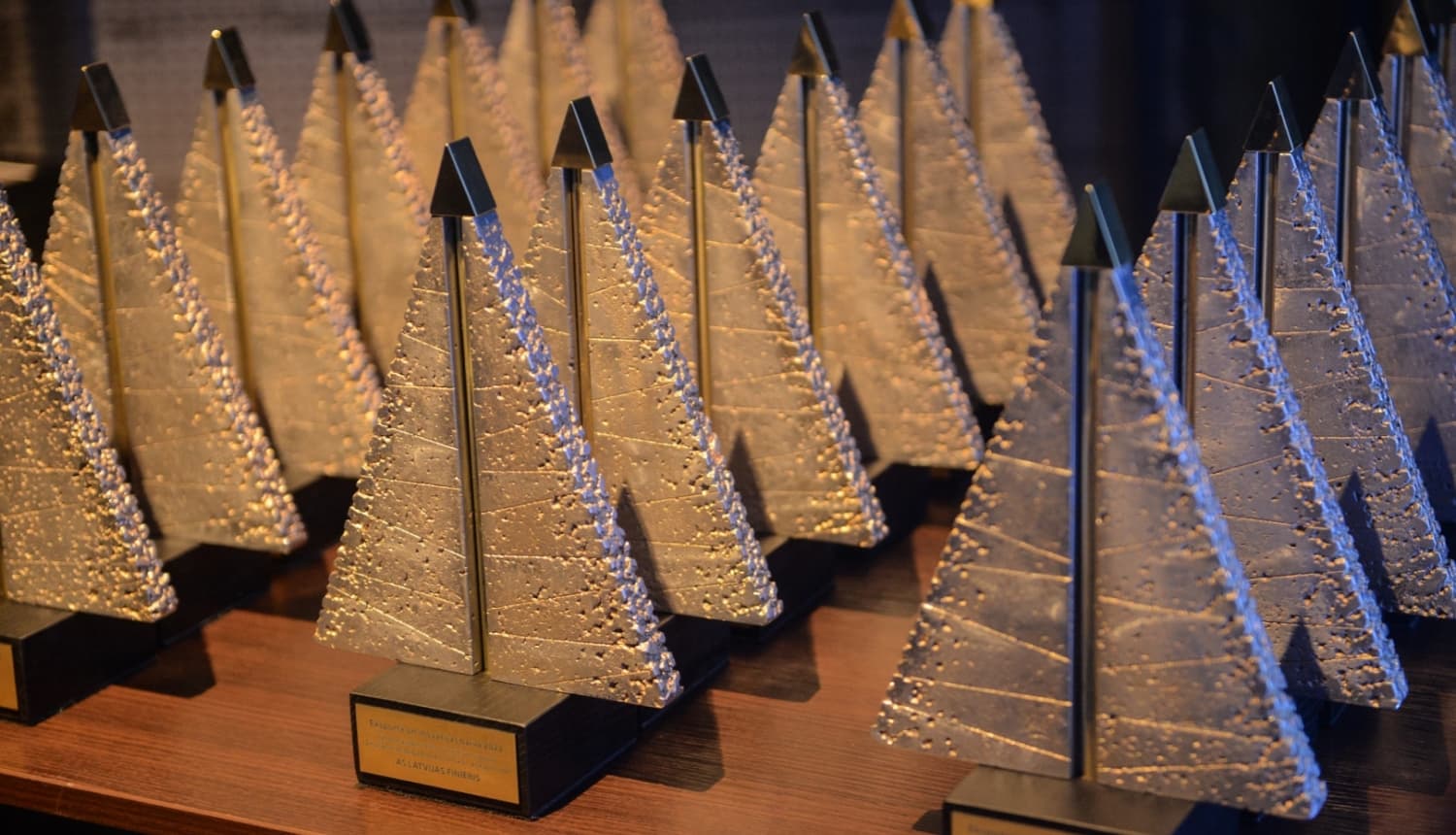 Eksporta un inovācijas balvas statuetes foto