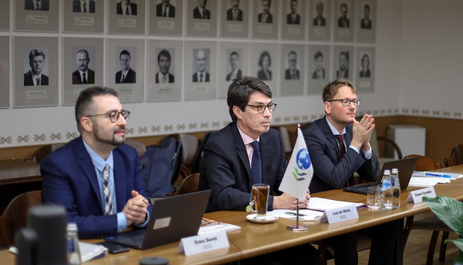 OECD pārstāvju foto