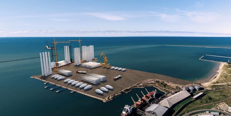 Van Oord paraksta līgumu ar Liepājas SEZ pārvaldi par atkrastes vēja parku atbalsta bāzes un lielgabarīta kravu termināļa būvniecību Liepājas ostā Van Oord paraksta līgumu ar Liepājas SEZ pārvaldi par atkrastes vēja parku atbalsta bāzes un lielgabarīta kravu termināļa būvniecību Liepājas ostā