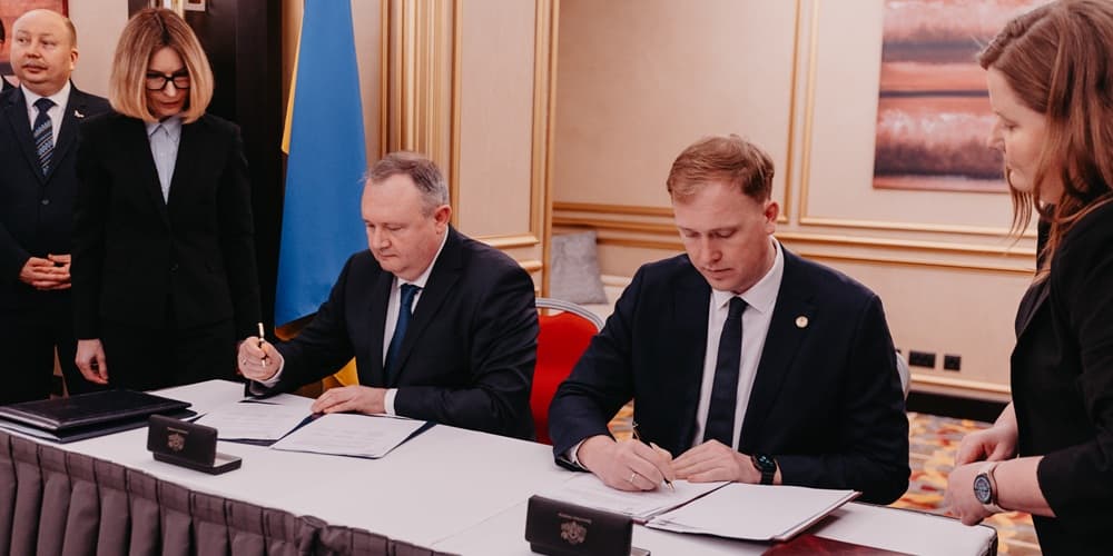 Stiprinot Latvijas sadarbību ar Ukrainu, šodien, 26. martā, Rīgā Latvijas-Ukrainas starpvaldību komisijas sēdē norisinājās Latvijas–Ukrainas Biznesa forums, kurā pulcējās vairāk nekā 100 abu valstu sadarbības attīstībā ieinteresētu uzņēmumu pārstāvji un politikas veidotāji. 