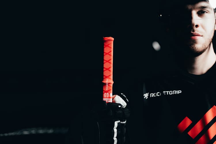 No skolas sola līdz pasaules tirgiem: kā “RocketGrip” hokeja nūju uzlikas iekaroja sporta pasauli 