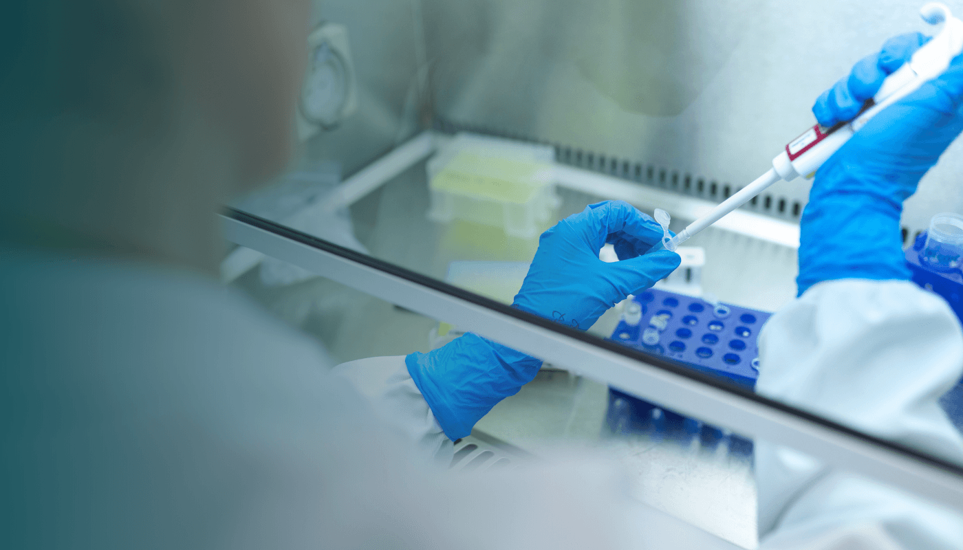 Koronavīrusa un tā variantu steidzamā pētniecībā investē 120 miljonus eiro