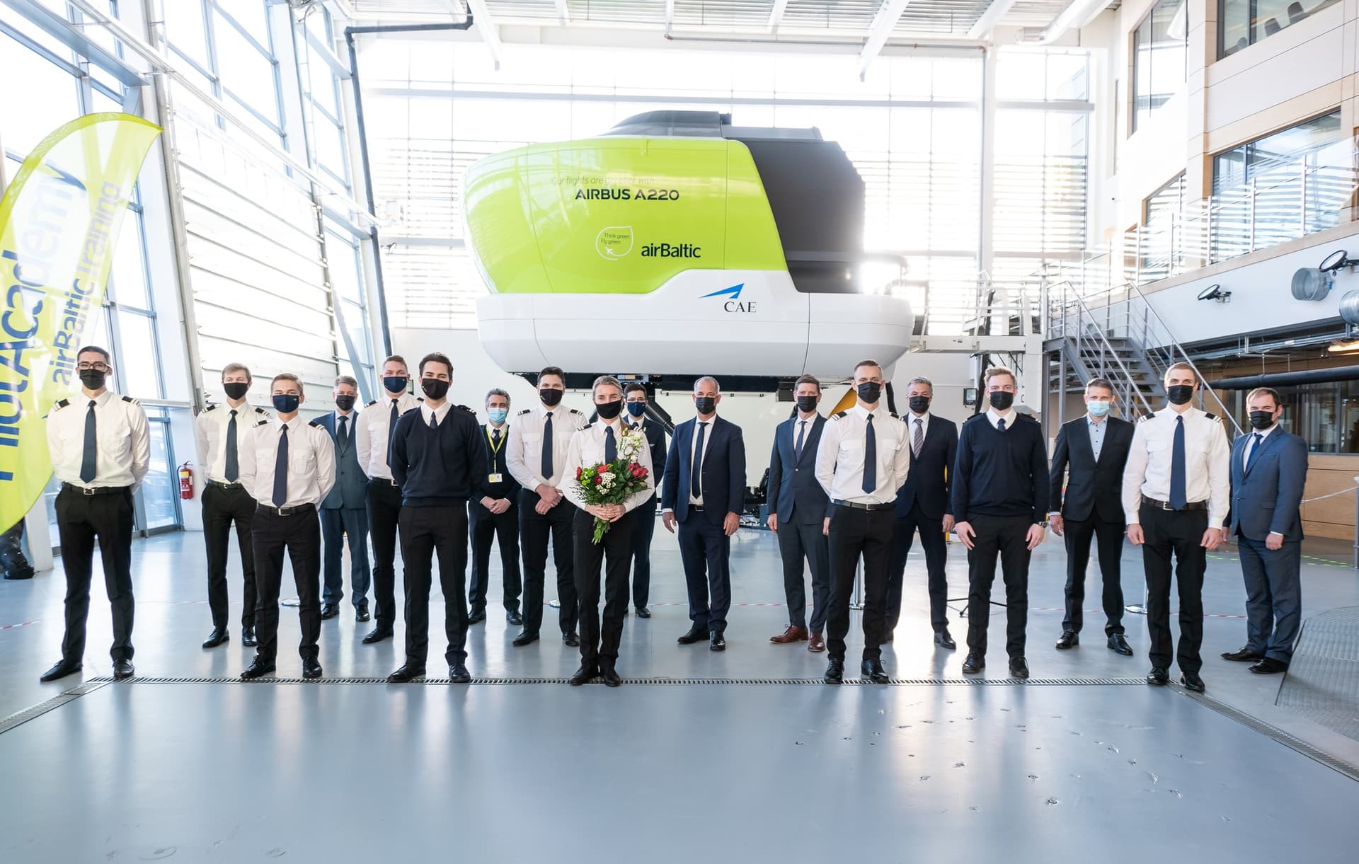 airBaltic Pilotu akadēmijas absolventu foto