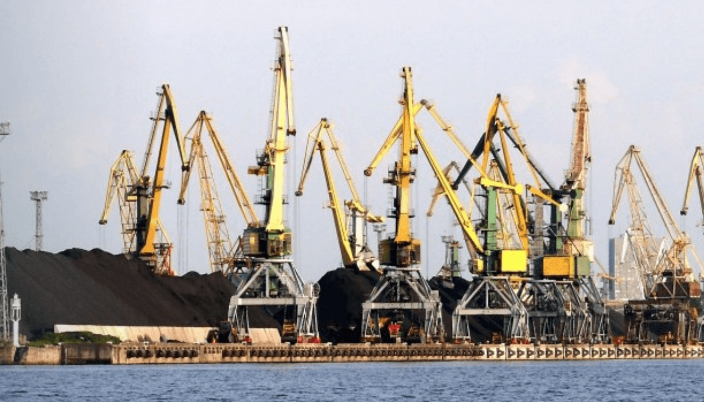 Kravas kuģu foto Rīgas brīvostā