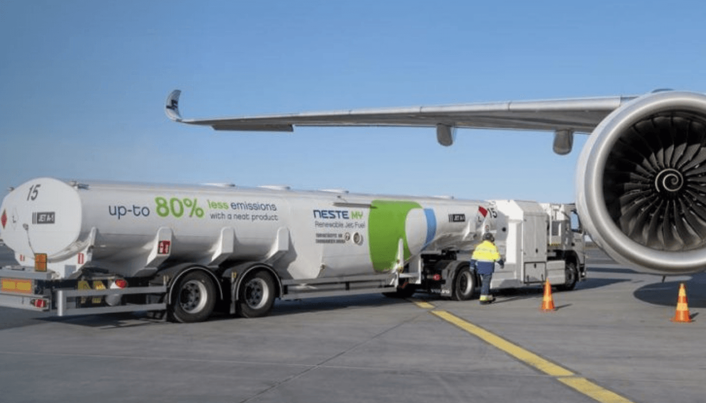 Neste degvielas cisternas foto