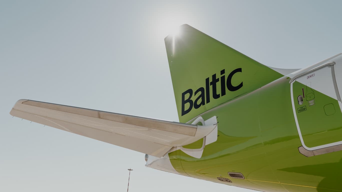 airBaltic lidmašīnas astes foto