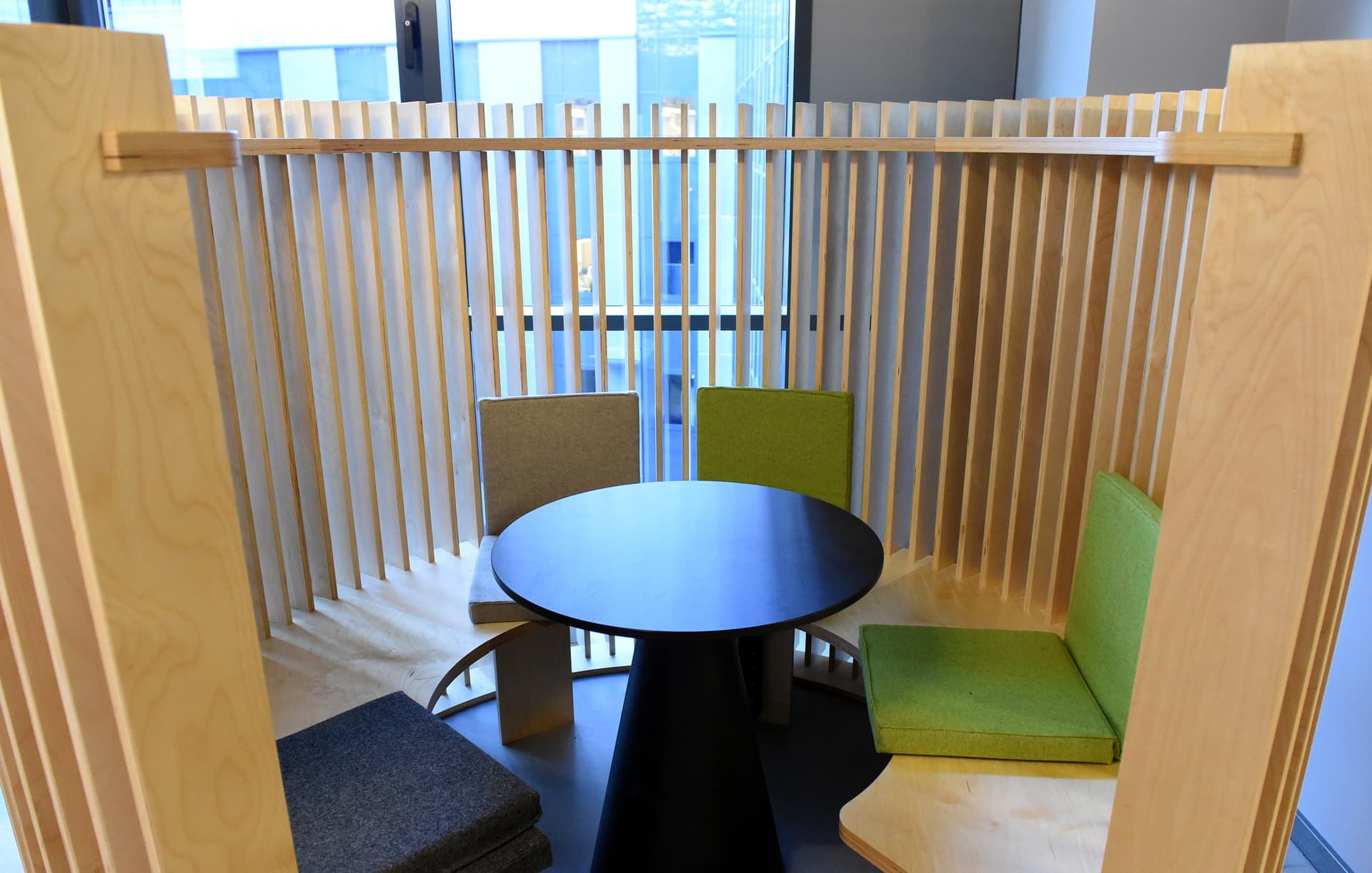 Atpūtas stūris darba vidē