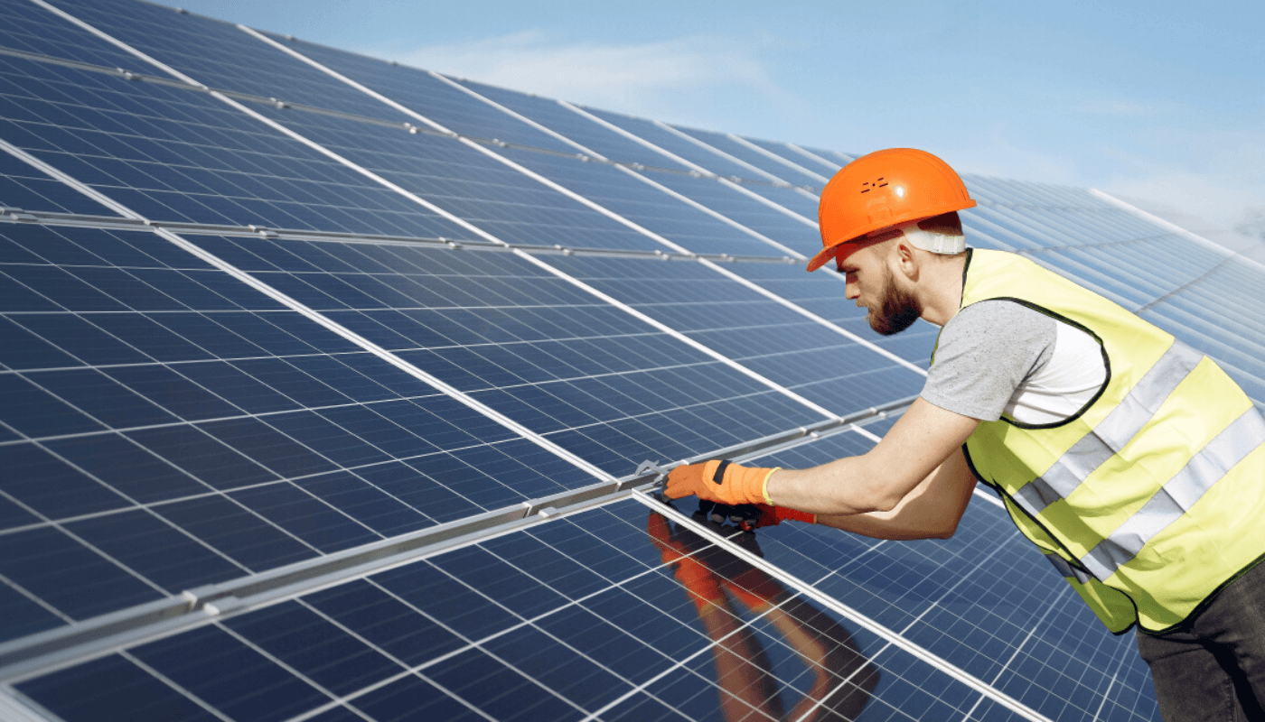 Saules paneļu uzstādīšanas process
