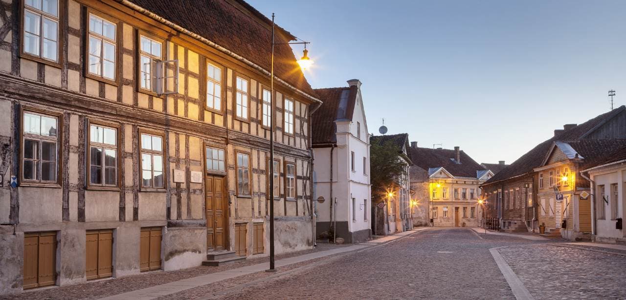 Vēsturiskās daudzdzīvokļu mājas Kuldīgā