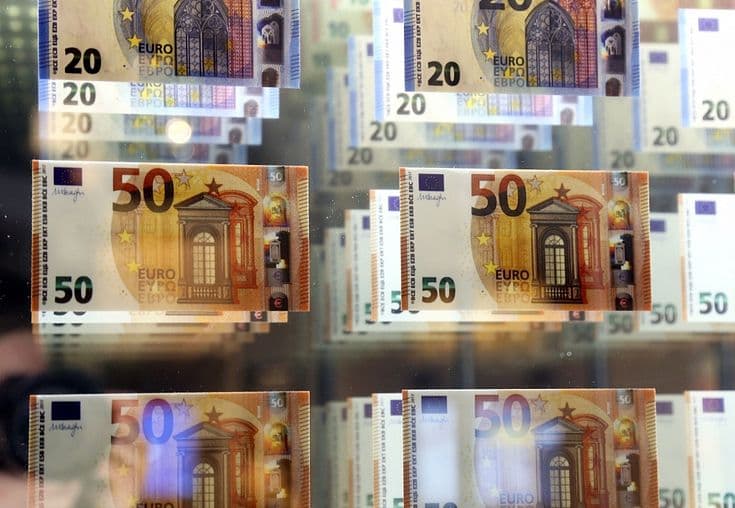 50 eiro banknošu foto