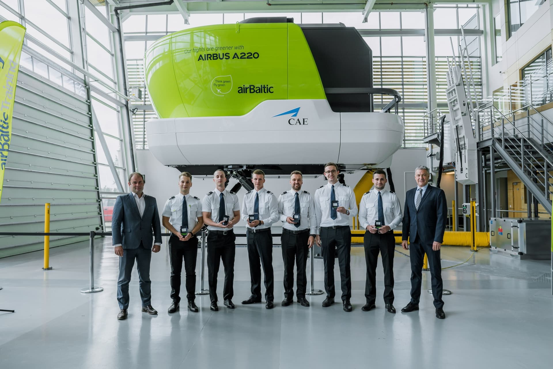 airBaltic Pilotu akadēmijas absolventu foto