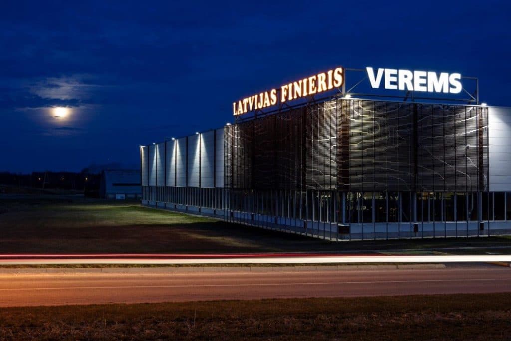 Latvijas Finiera uzņēmuma foto