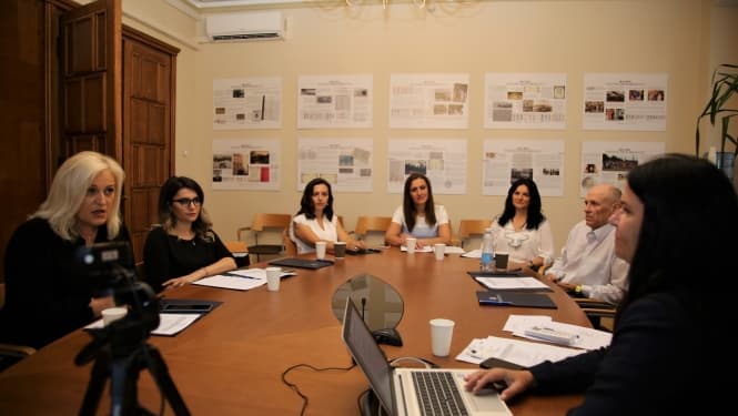 Finanšu ministrijas darbinieku un Kosovas kolēģu foto