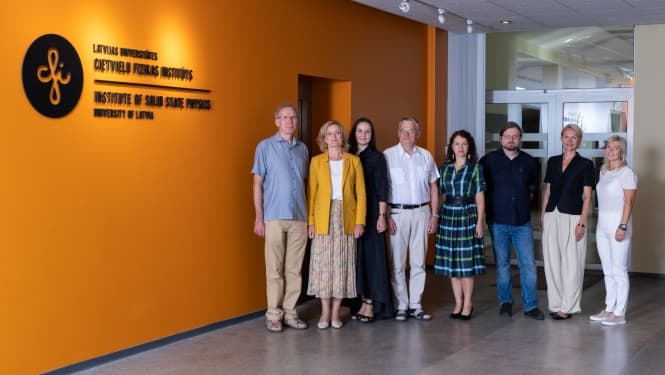 Ekonomikas ministres un LU CFI pārstāvju foto