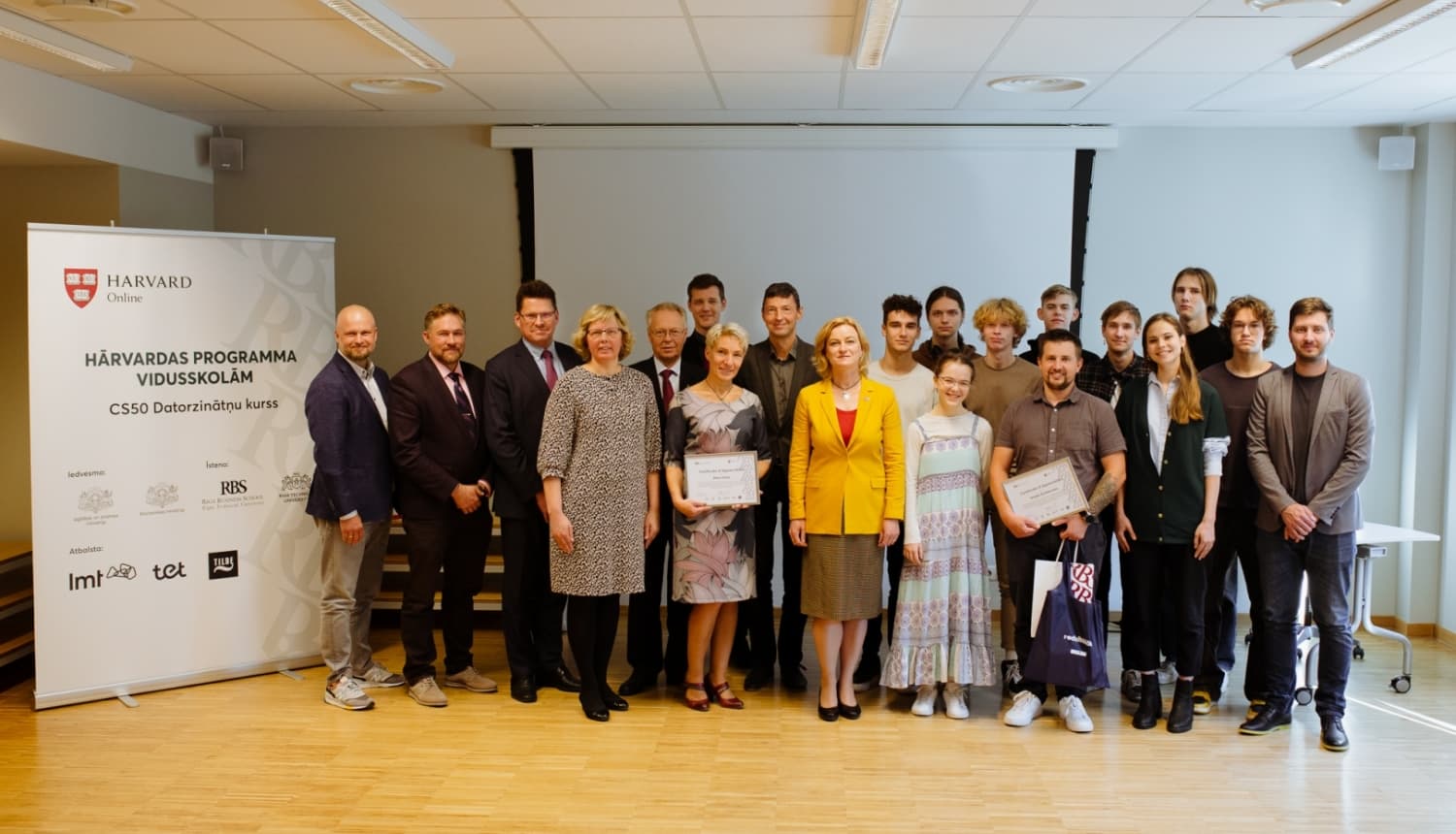 Harvarda universitātes pārstāvju foto