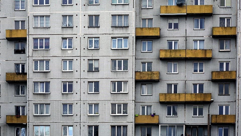 Daudzdzīvokļu mājas foto
