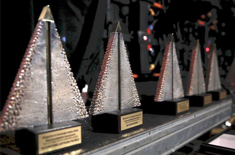 Eksporta un inovācijas balvas trofeju foto