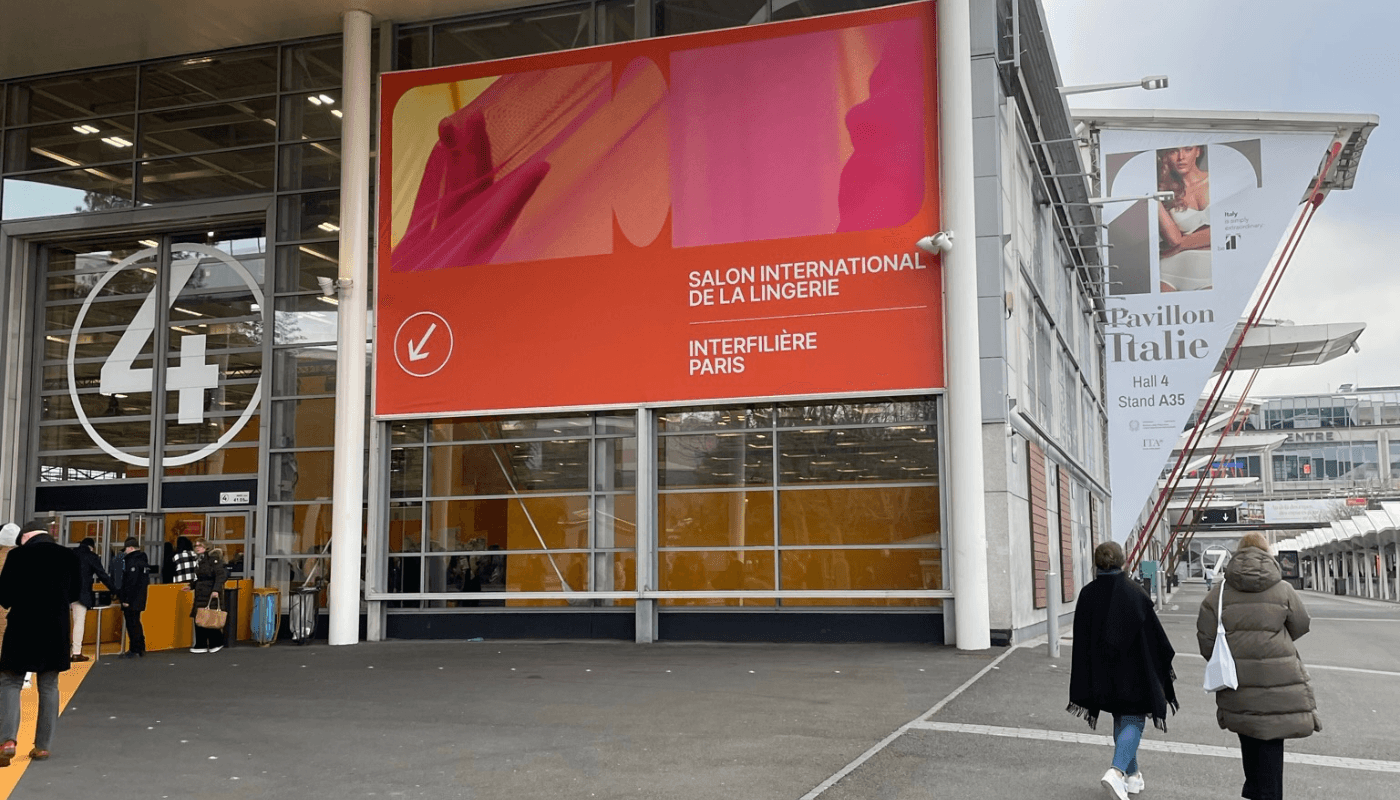 Izstādes norises vietas ēkas foto