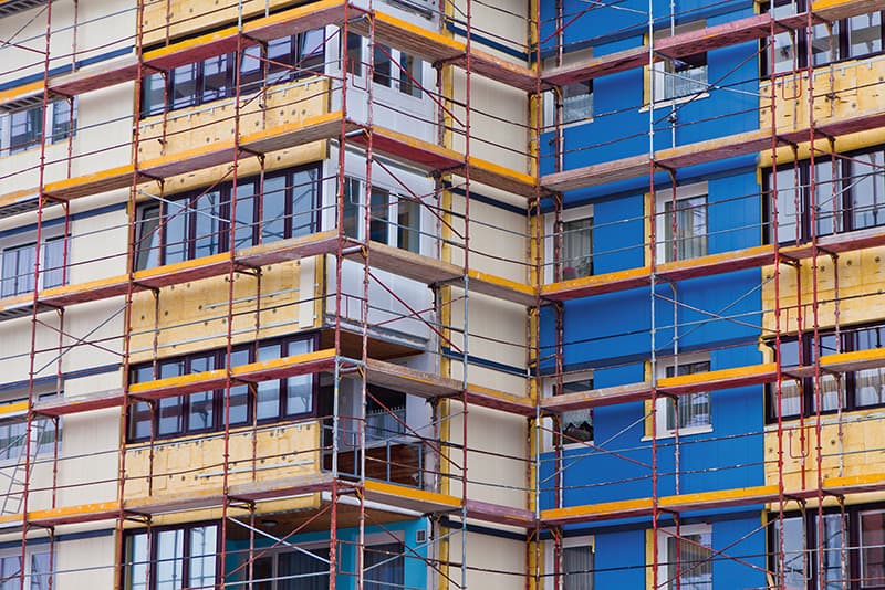 Daudzdzīvokļu mājas foto