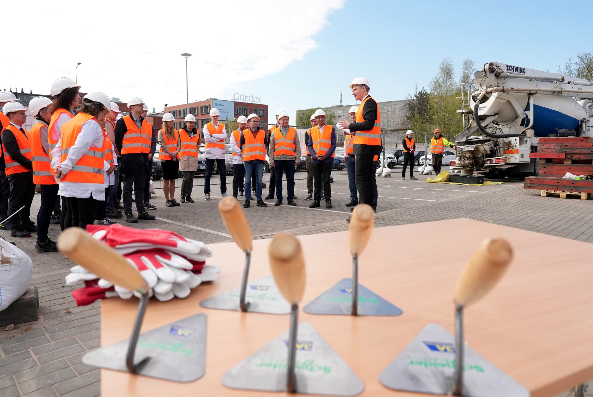 Rūpnīcas paplašināšanas pasākuma dalībnieku foto
