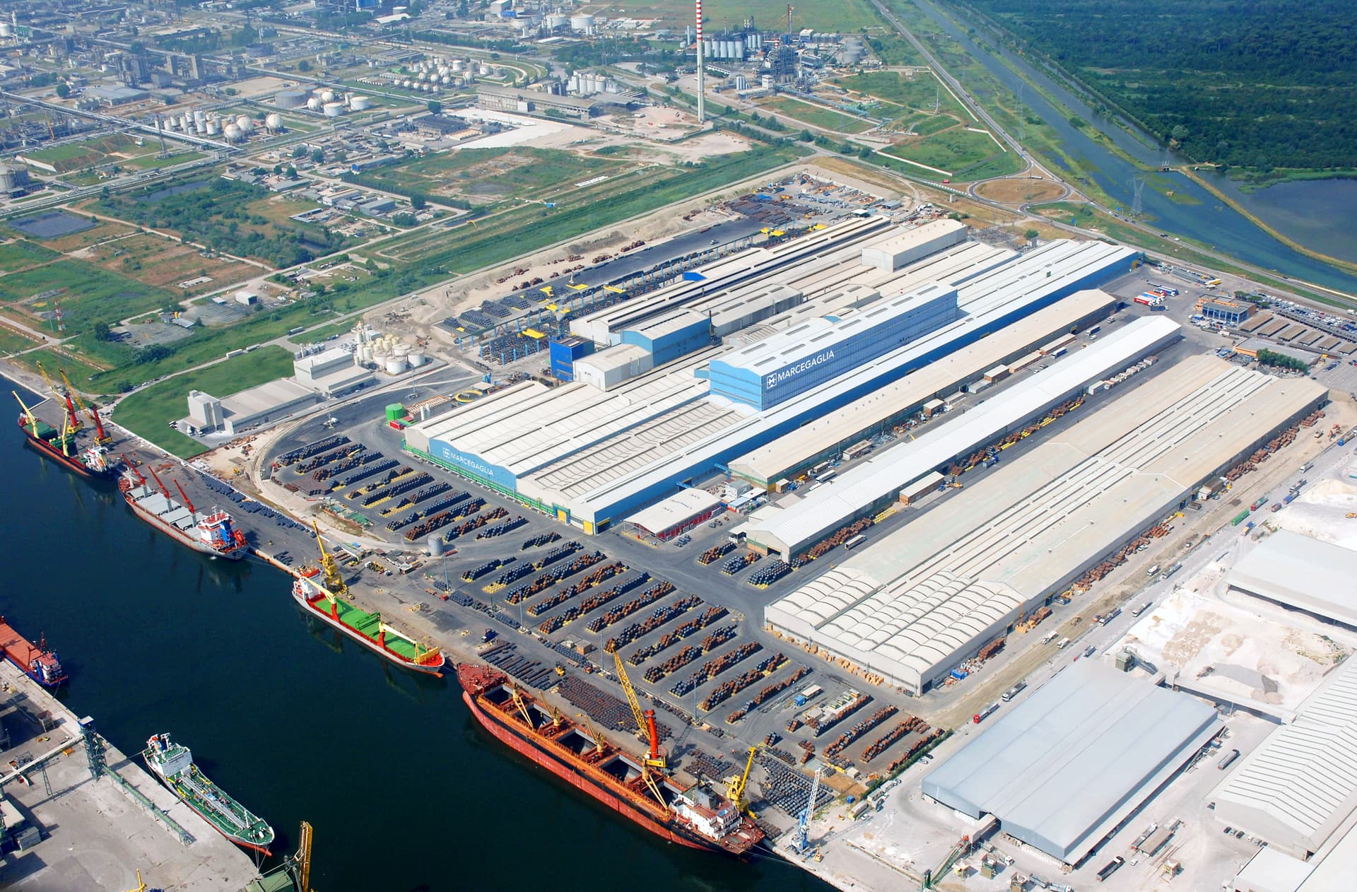 Uzņēmuma ražotnes foto