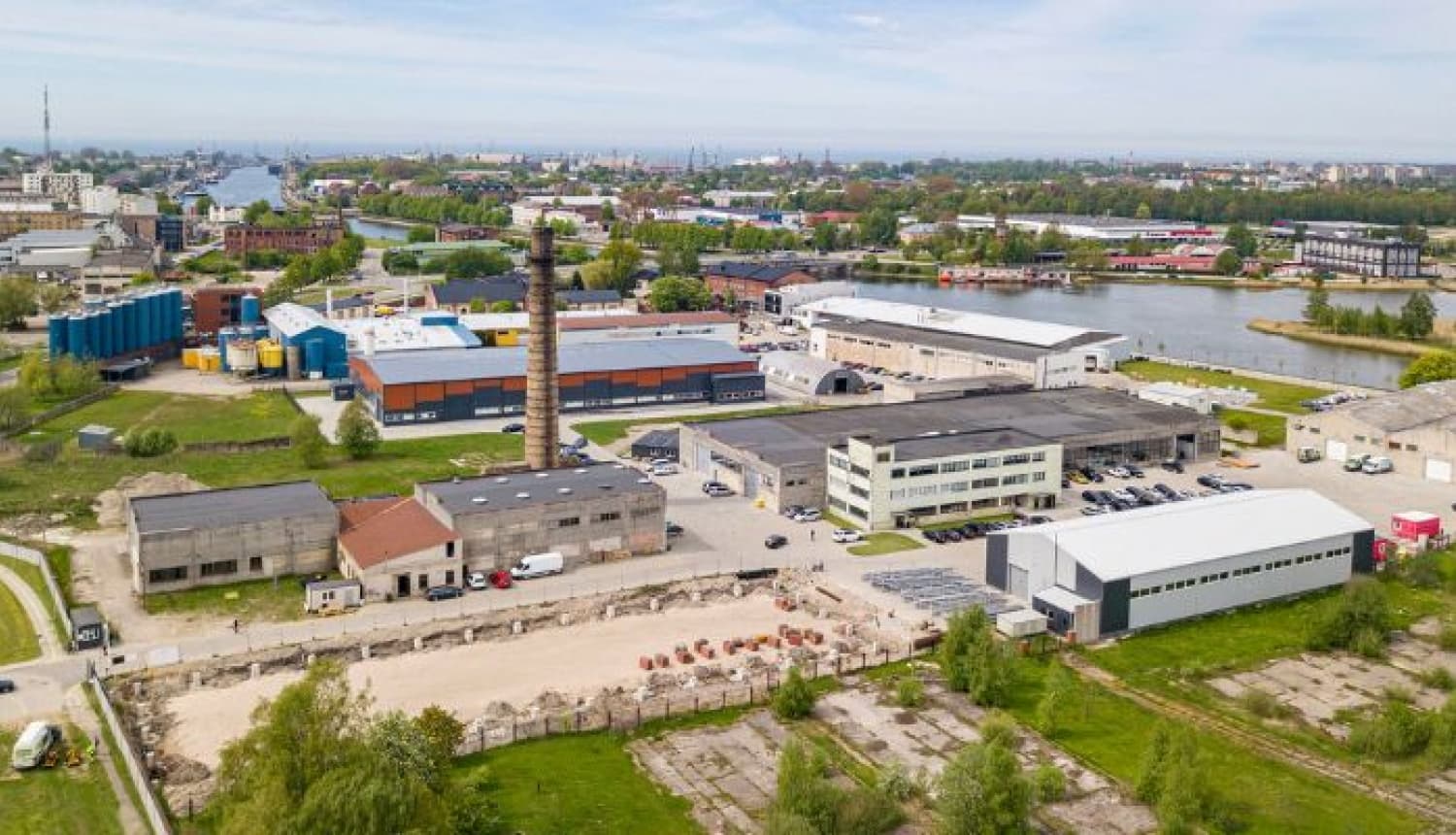 Rūpnīcas teritorijas foto