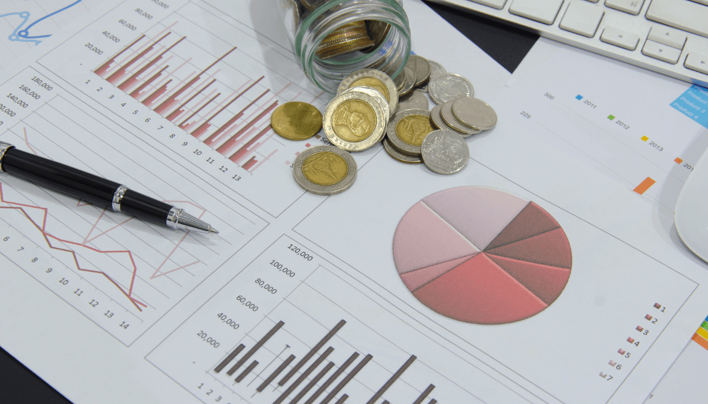 Datu diagrammu un monētu foto
