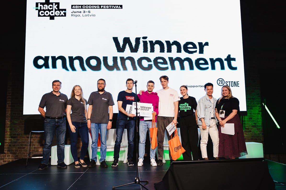 Hakatona dalībnieku foto