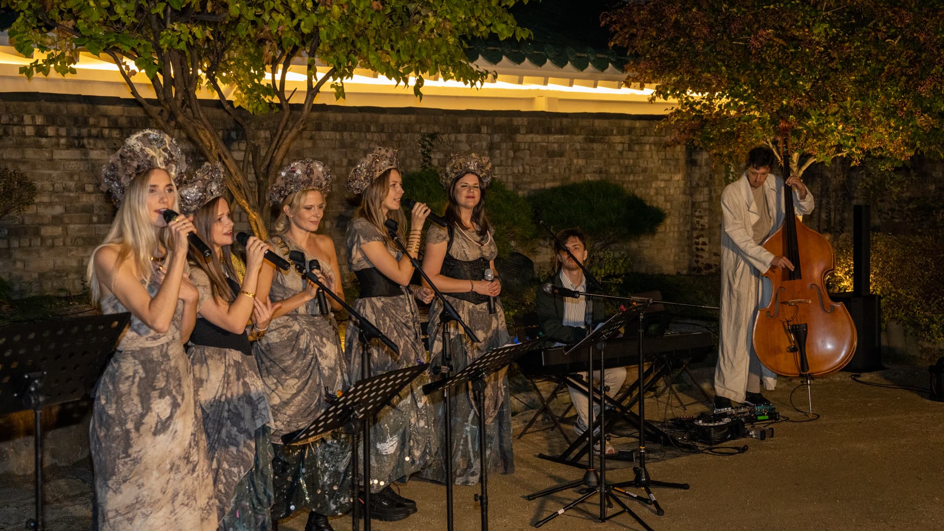 Publicitātes foto: LIAA Grupas "Tautumeitas" dalībnieču foto