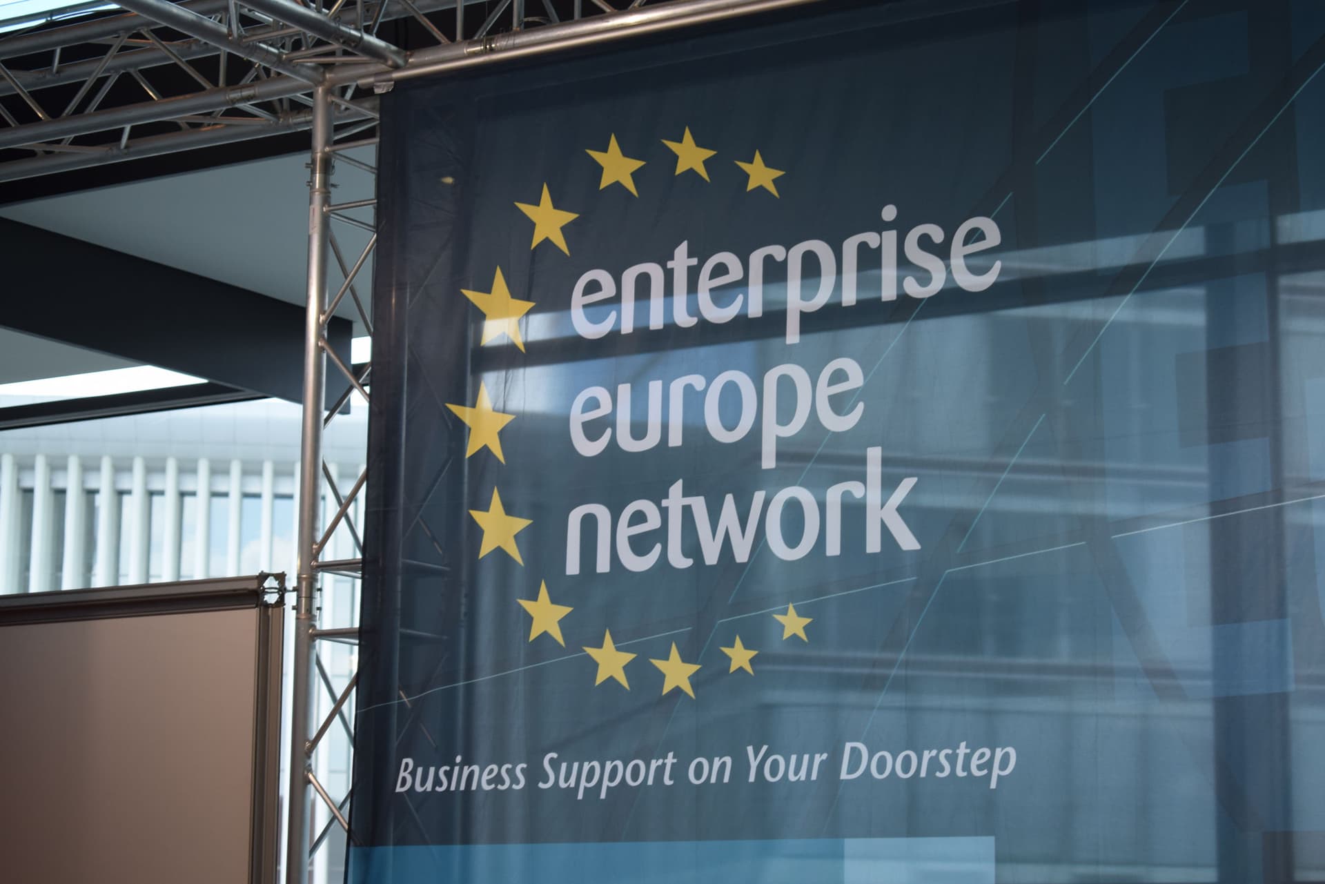 Ilustratīvs attēls: EEN logo EEN logo vizualizācija