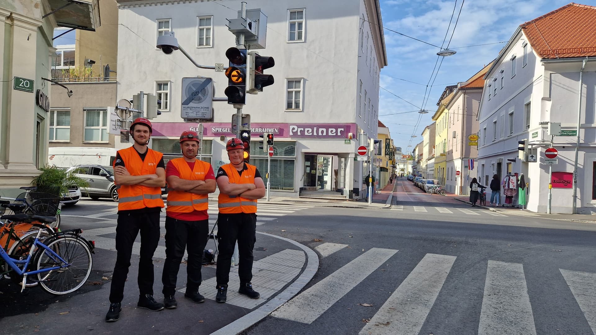 Publicitātes foto: LMT Austrijas pilsētā Grācā uzstāda LMT radīto satiksmes uzraudzības sistēmu