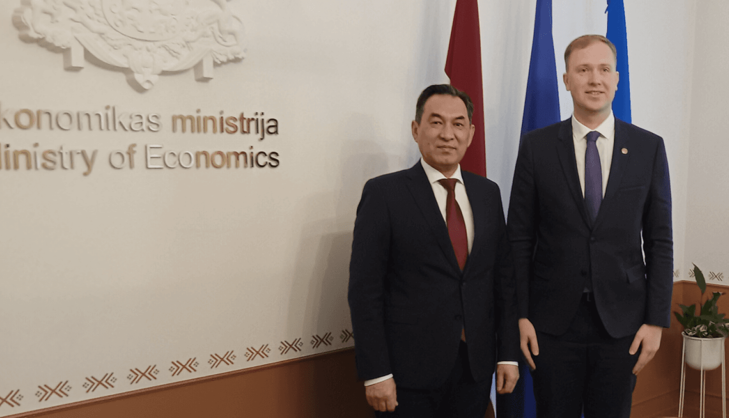 Publicitātes foto: EM Viktora Valaiņa un Daurena Karipova foto