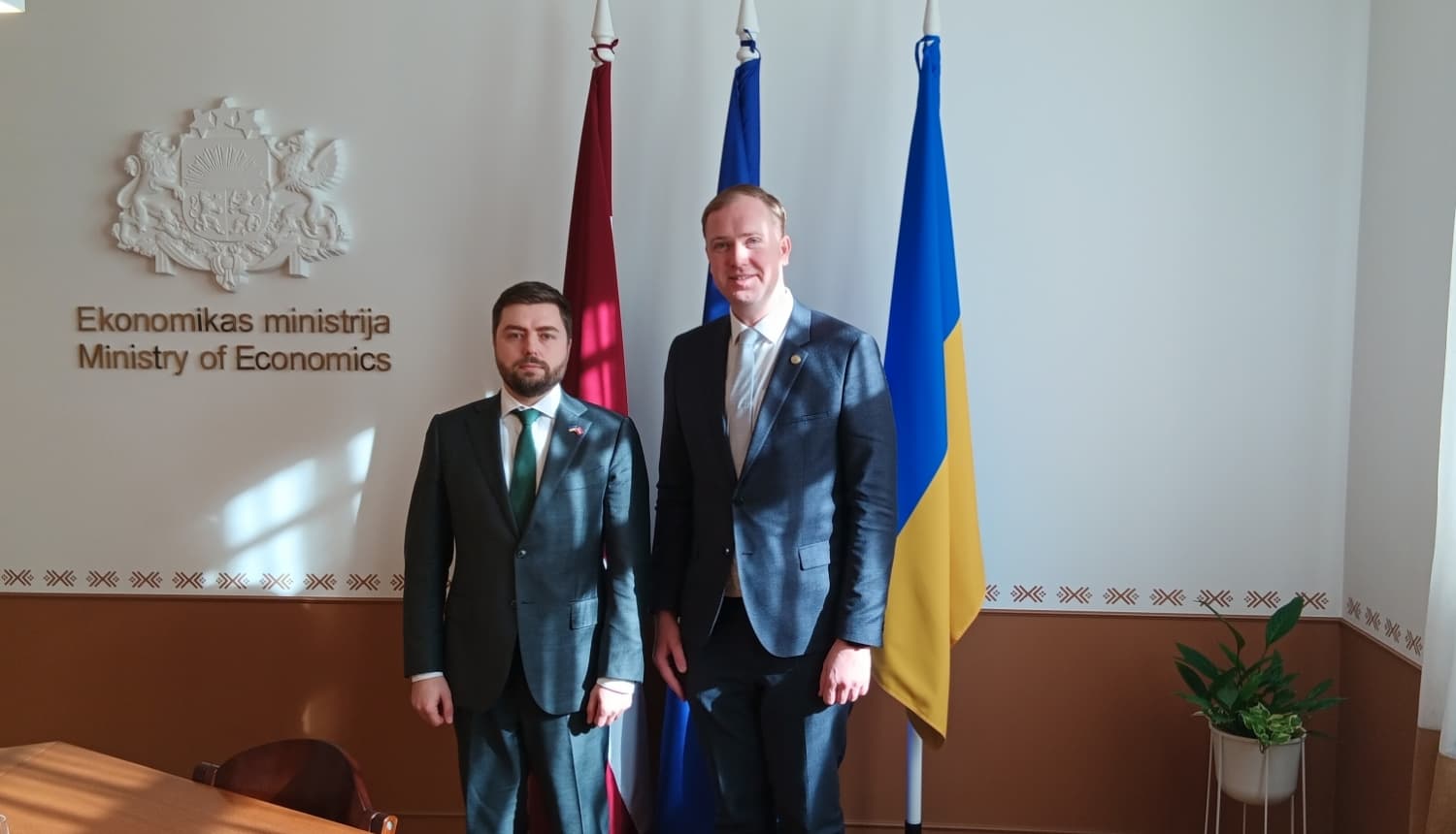 Publicitātes foto: EM Anatols Kucevola un Viktors Valainis