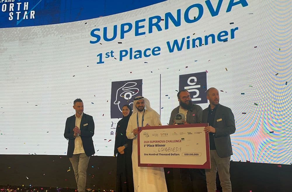 “Longenesis” līdzdibinātājs un izpilddirektors Emīls Sjundjukovs, saņemot balvu jaunuzņēmumu konkursā “Expand North Star 2024” “Longenesis” saņemot balvu jaunuzņēmumu konkursā “Expand North Star 2024”