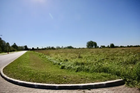 Pārdod zemes īpašumu Ganību ielā 97, Ventspilī