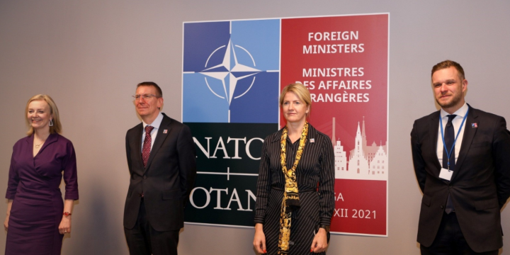 Baltijas valstu un Lielbritānijas ārlietu ministru foto 